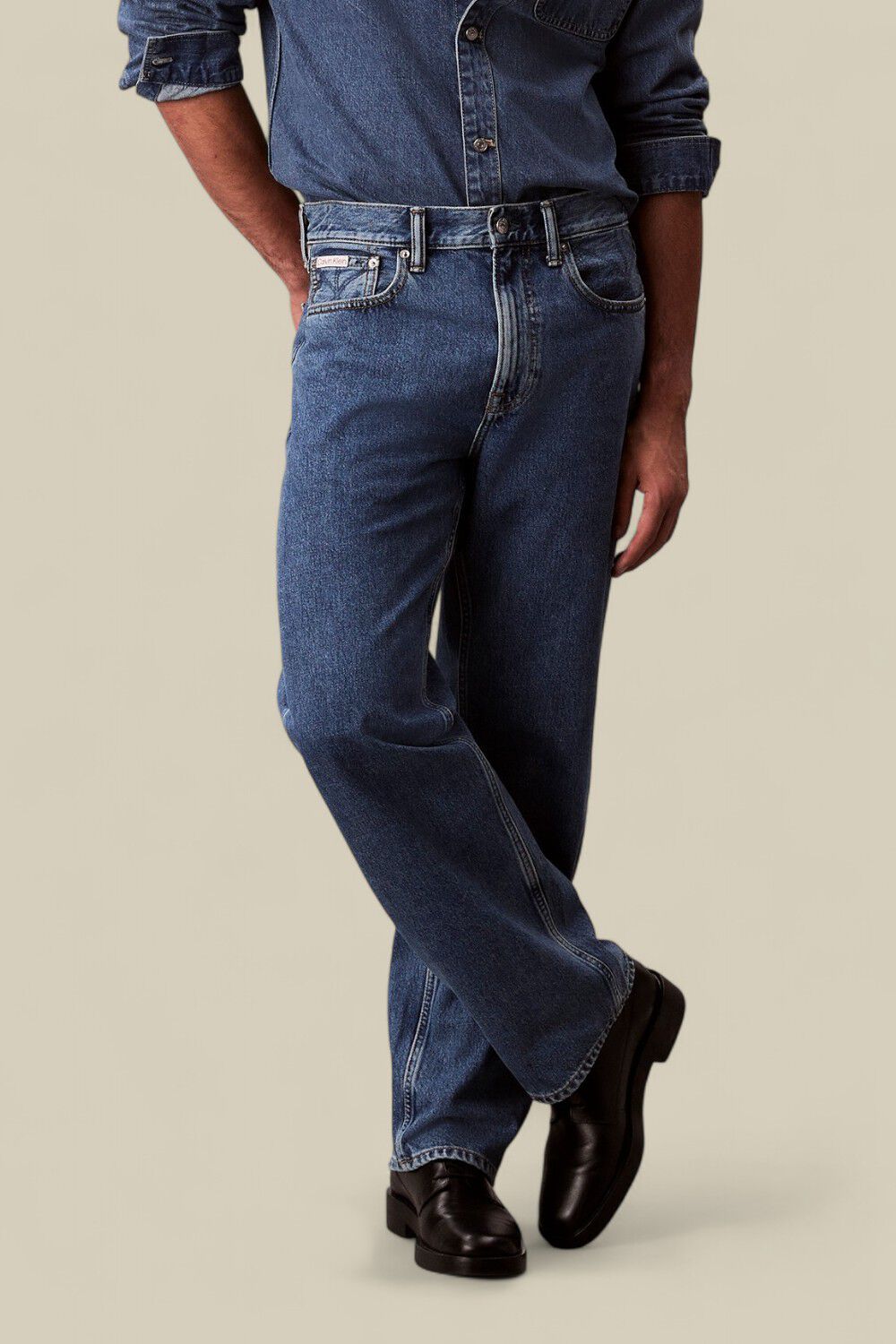 CALVIN KLEIN מכנסי ג'ינס בגזרה ישרה