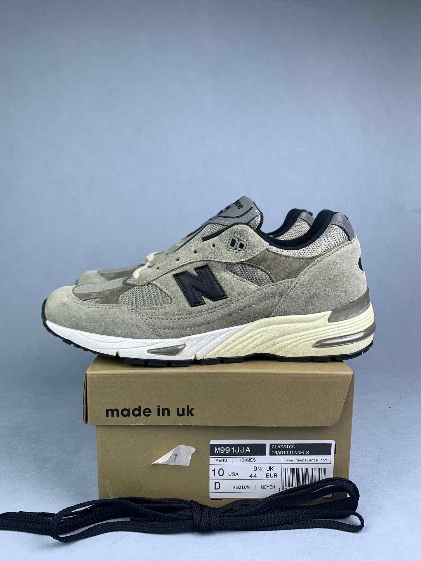New Balance 991 Shoes