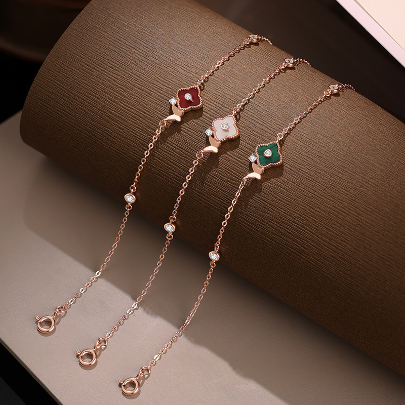 Original butterfly and four-leaf clover bracelet for women, made of sterling silver, in Korean style, featuring a rose gold and red agate design, a sophisticated and elegant piece of jewelry