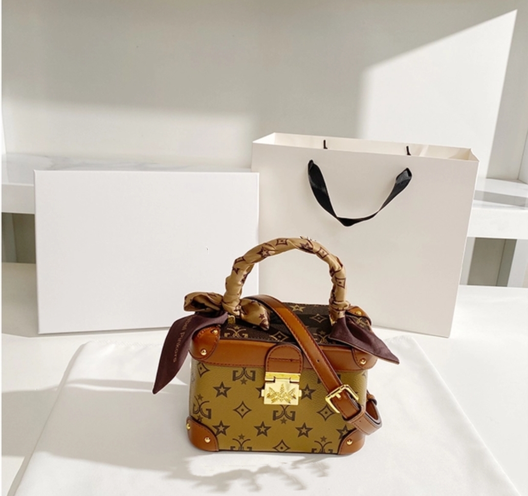 Leather French niche high sense light luxury box bag 2021 new tide slant autumn winter texture