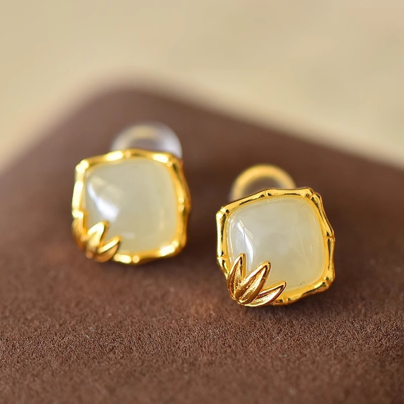 S925 sterling silver bamboo-shaped Hetian jade earrings, vintage bamboo leaf design, square stud earrings, elegant diamond-shaped earrings
