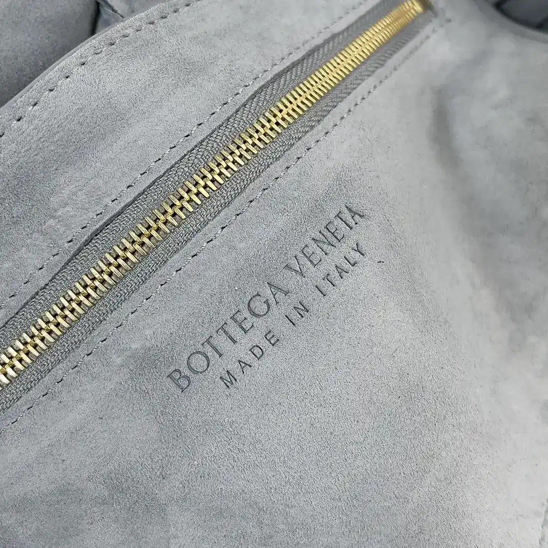 Bottega Veneta Green Cassette Intrecciato Woven Leather Crossbody Bag product photo from LabelPicks