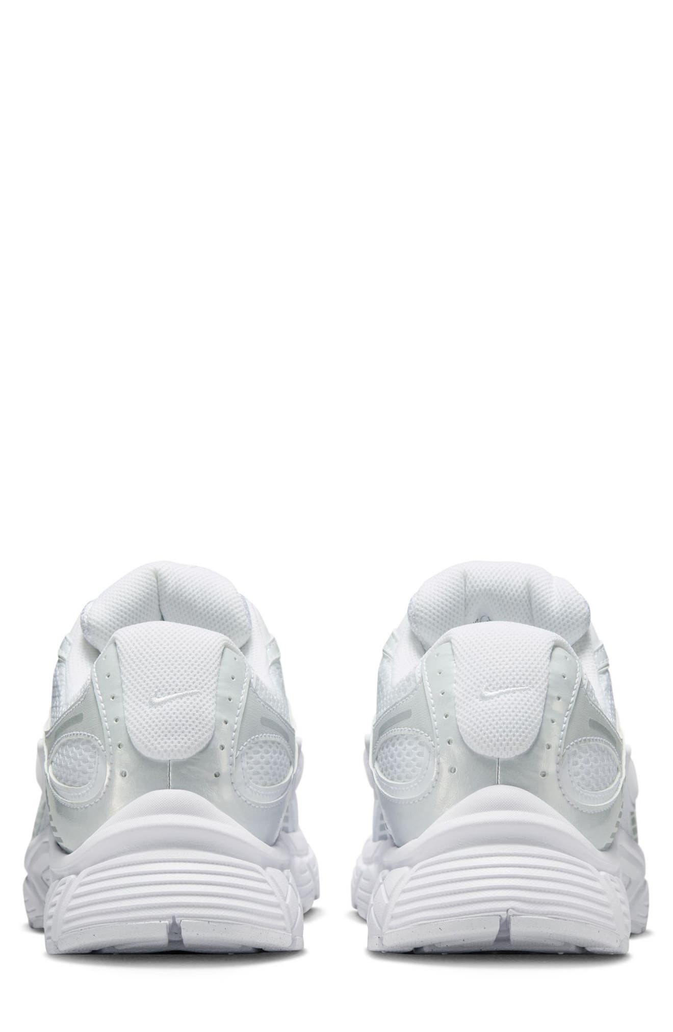 Nike V5 RNR Sneaker