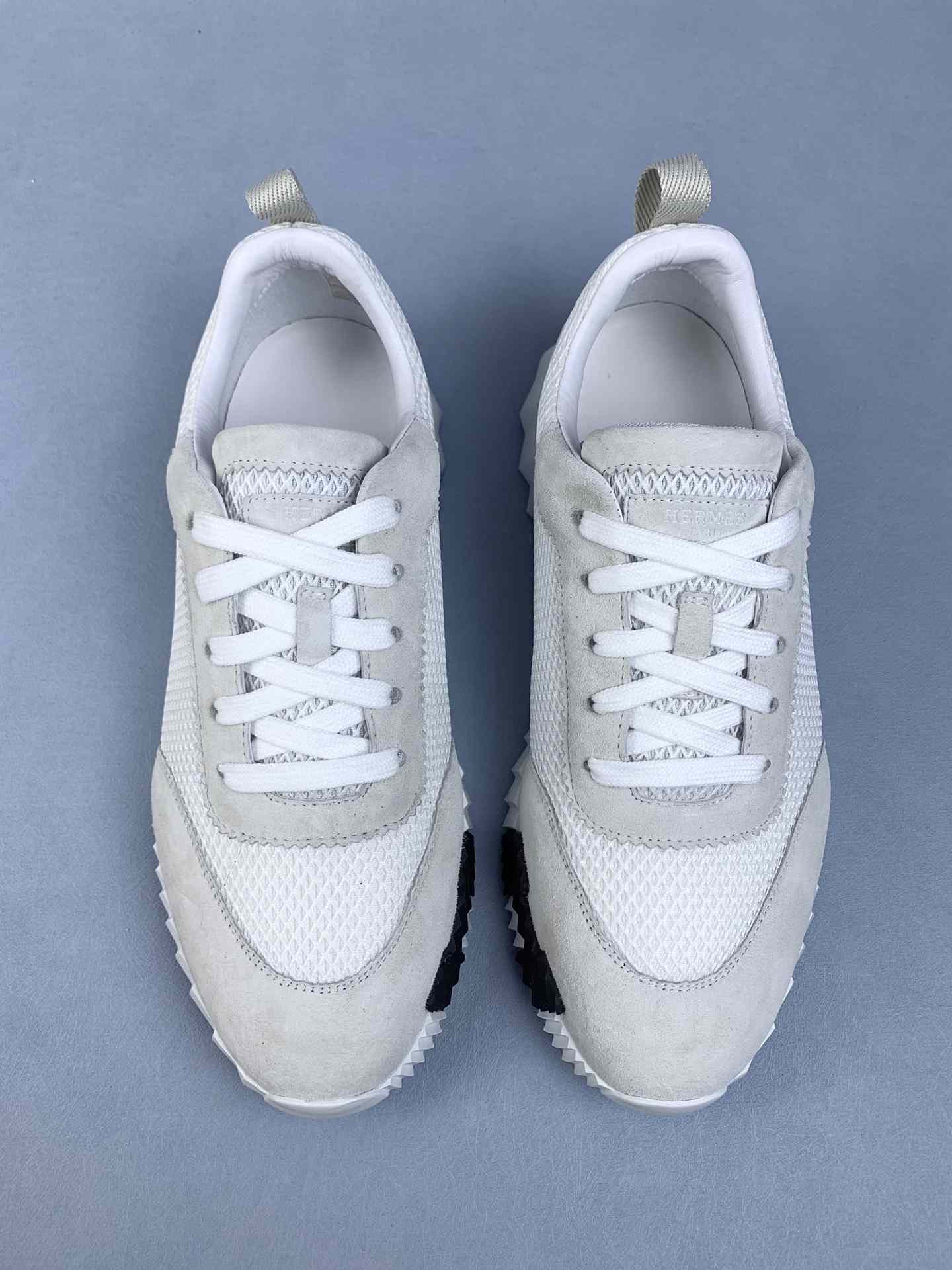 Bouncing sneaker