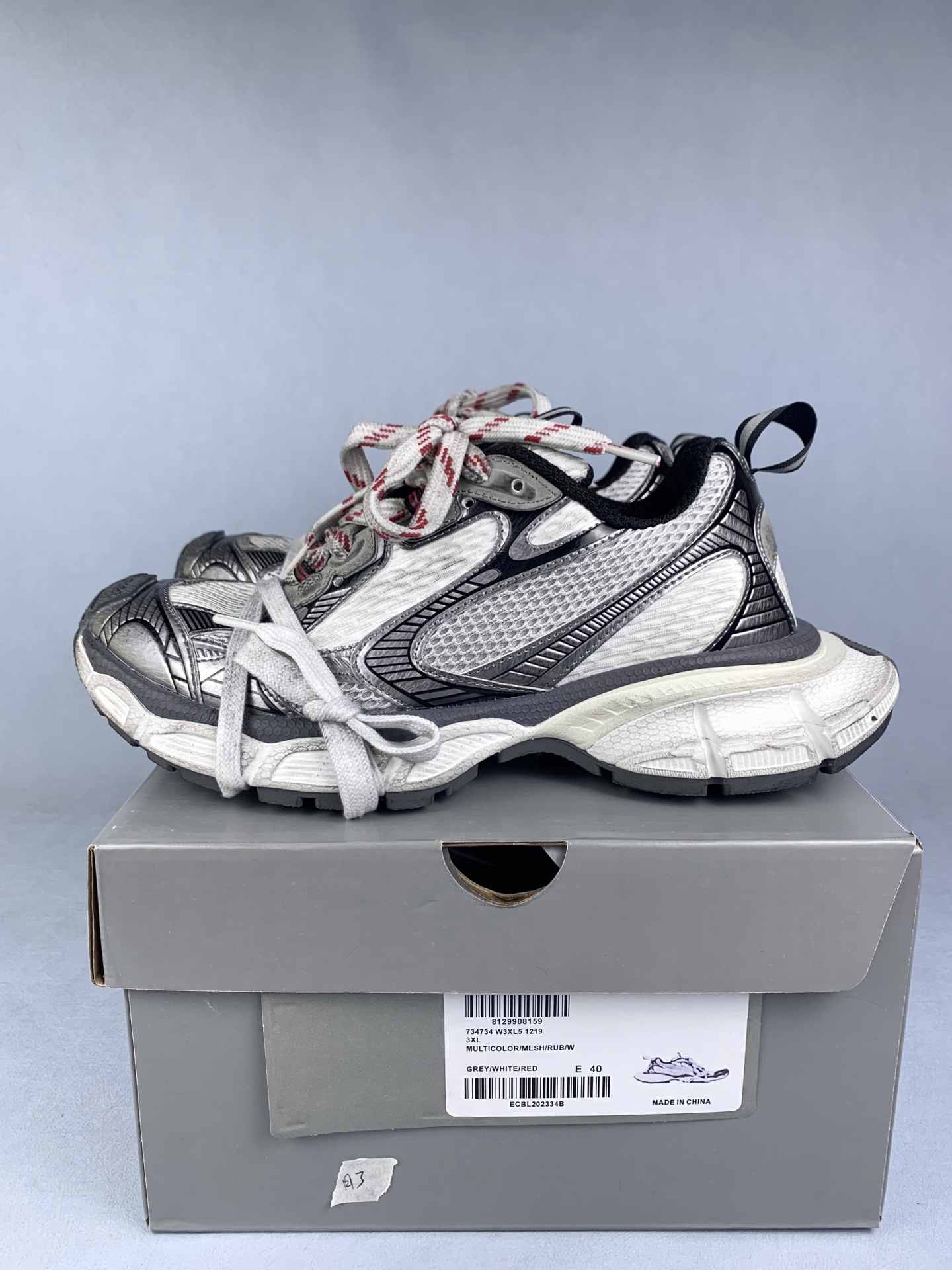 3XL Sneaker in Grey/White/Red
