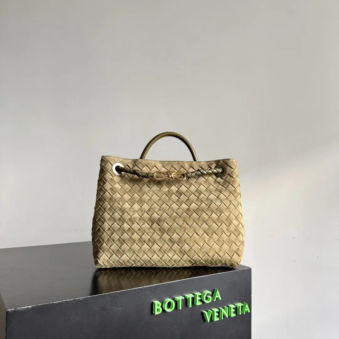 Bottega Veneta White Andiamo Intrecciato Woven Leather Top Handle Bag product photo from LabelPicks