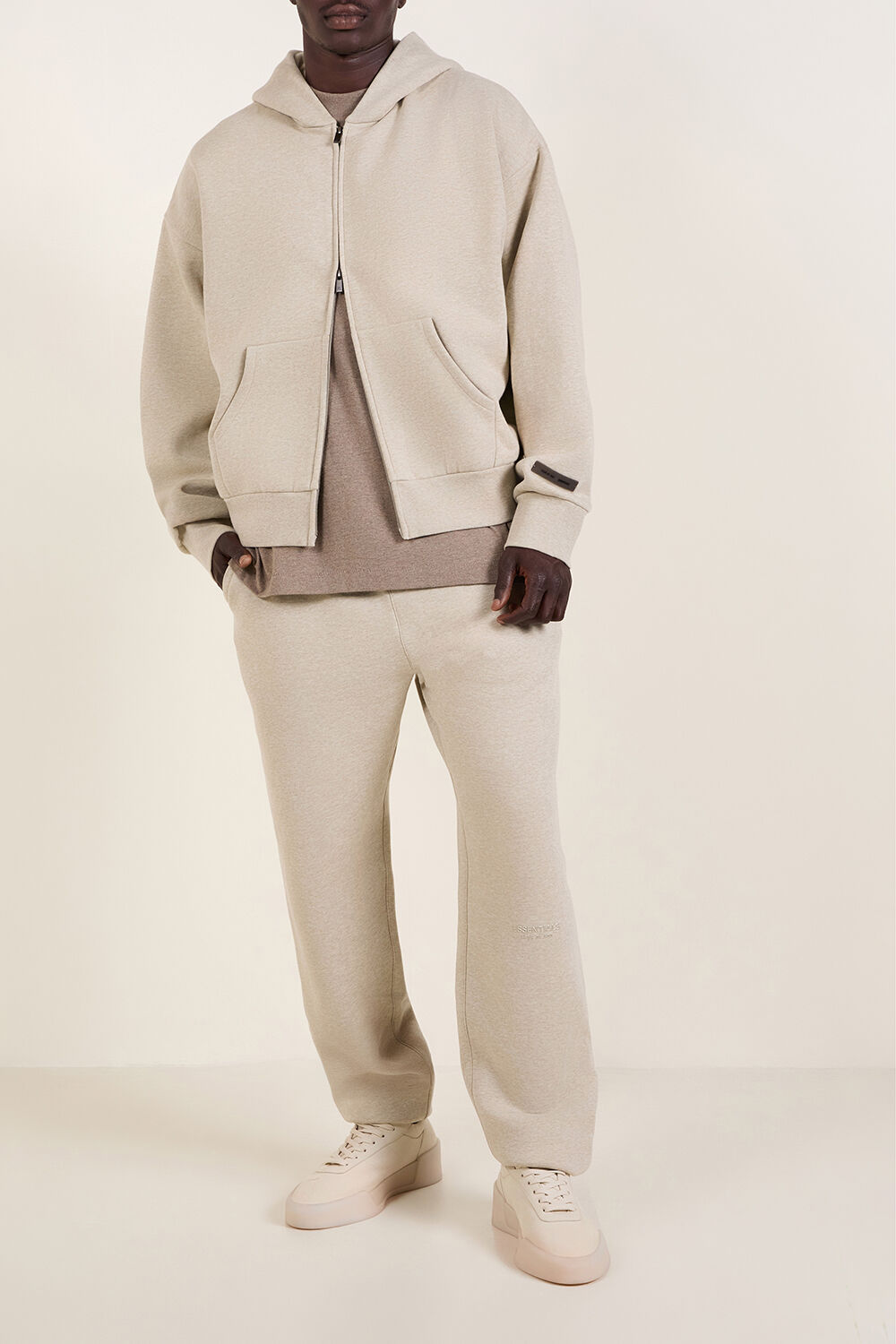 FEAR OF GOD ESSENTIALS סווטשירט קפוצ'ון