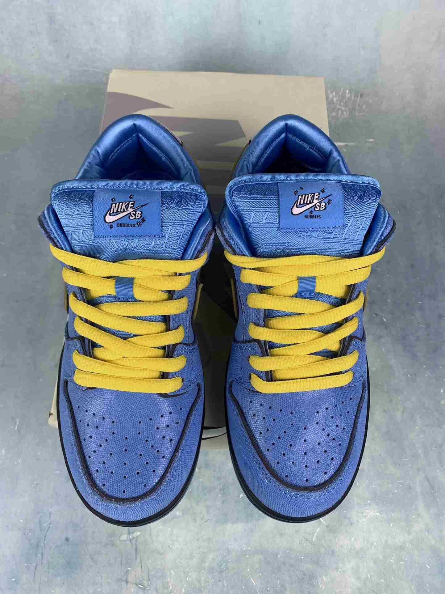 Nike SB Dunk Low Pro x The Powerpuff Girls 'Bubbles' Shoes