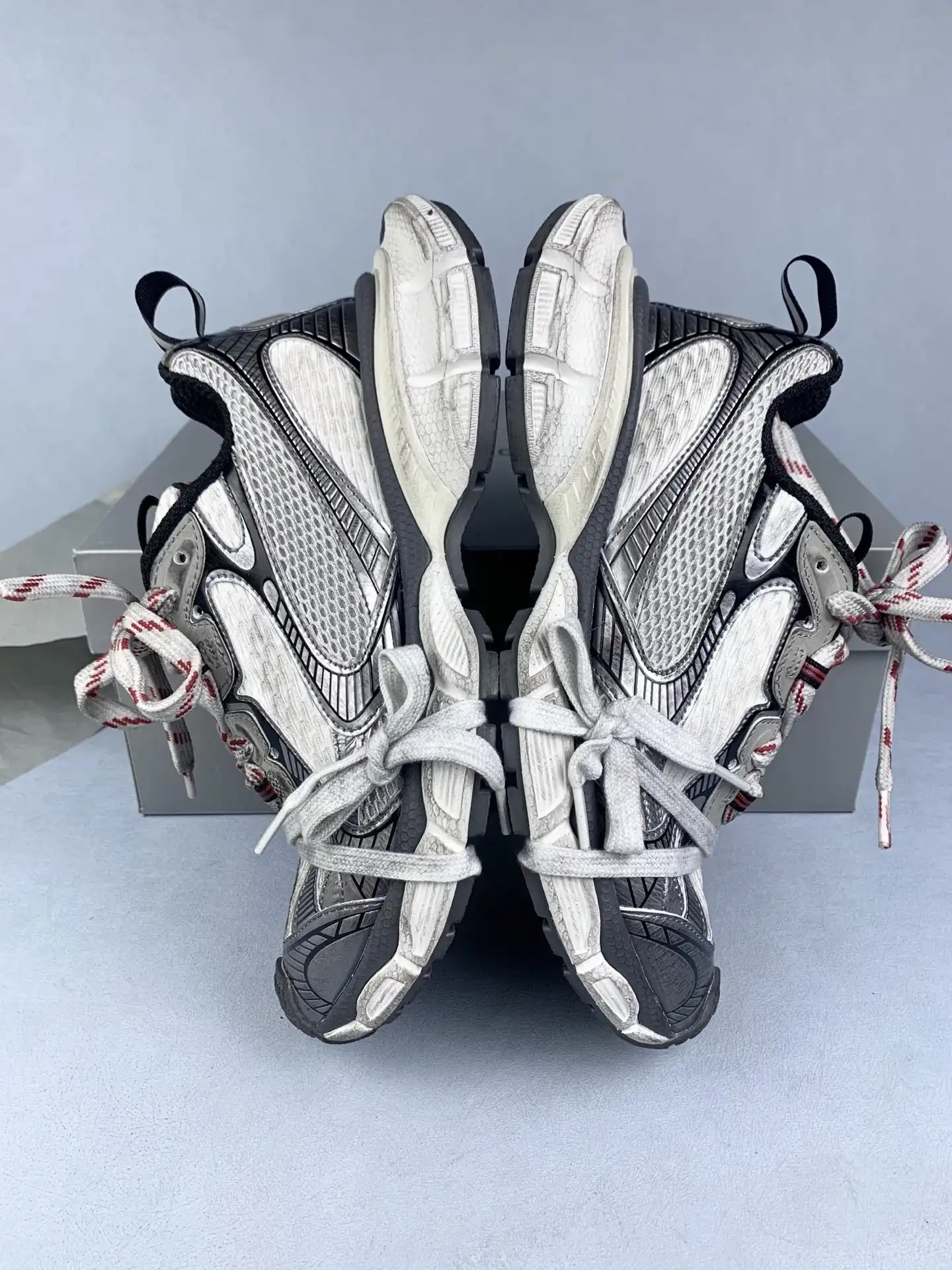 3XL Sneaker in Grey/White/Red product photo from LabelPicks