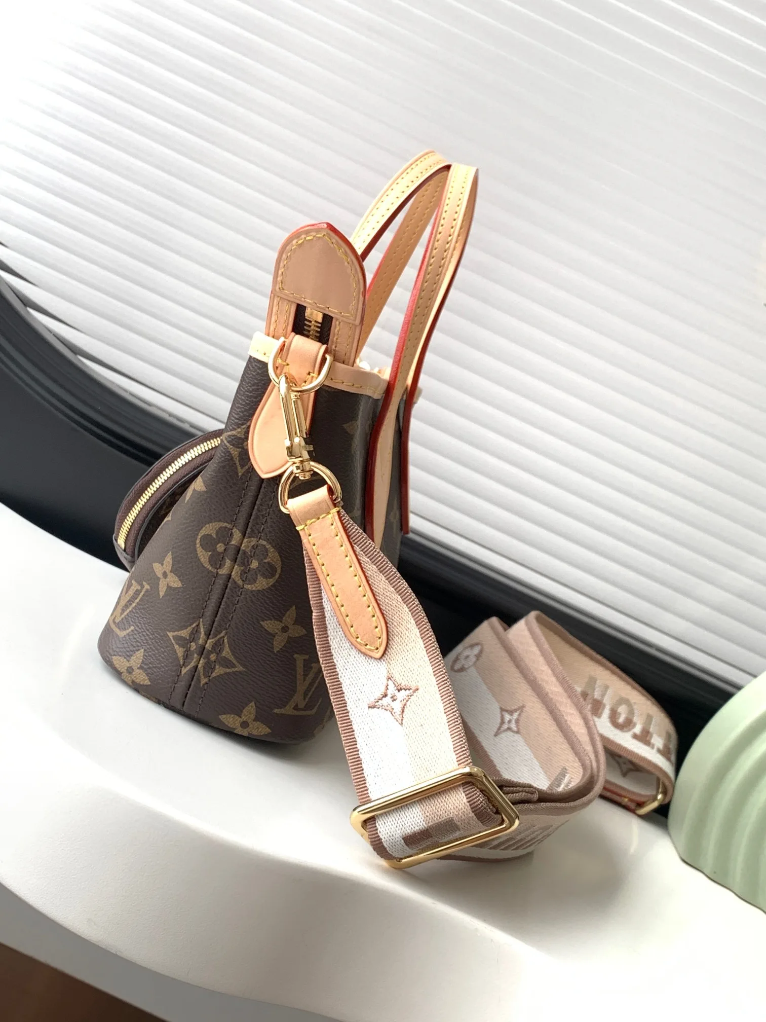 Louis Vuitton Neverfull Top Handle Bag product photo from LabelPicks