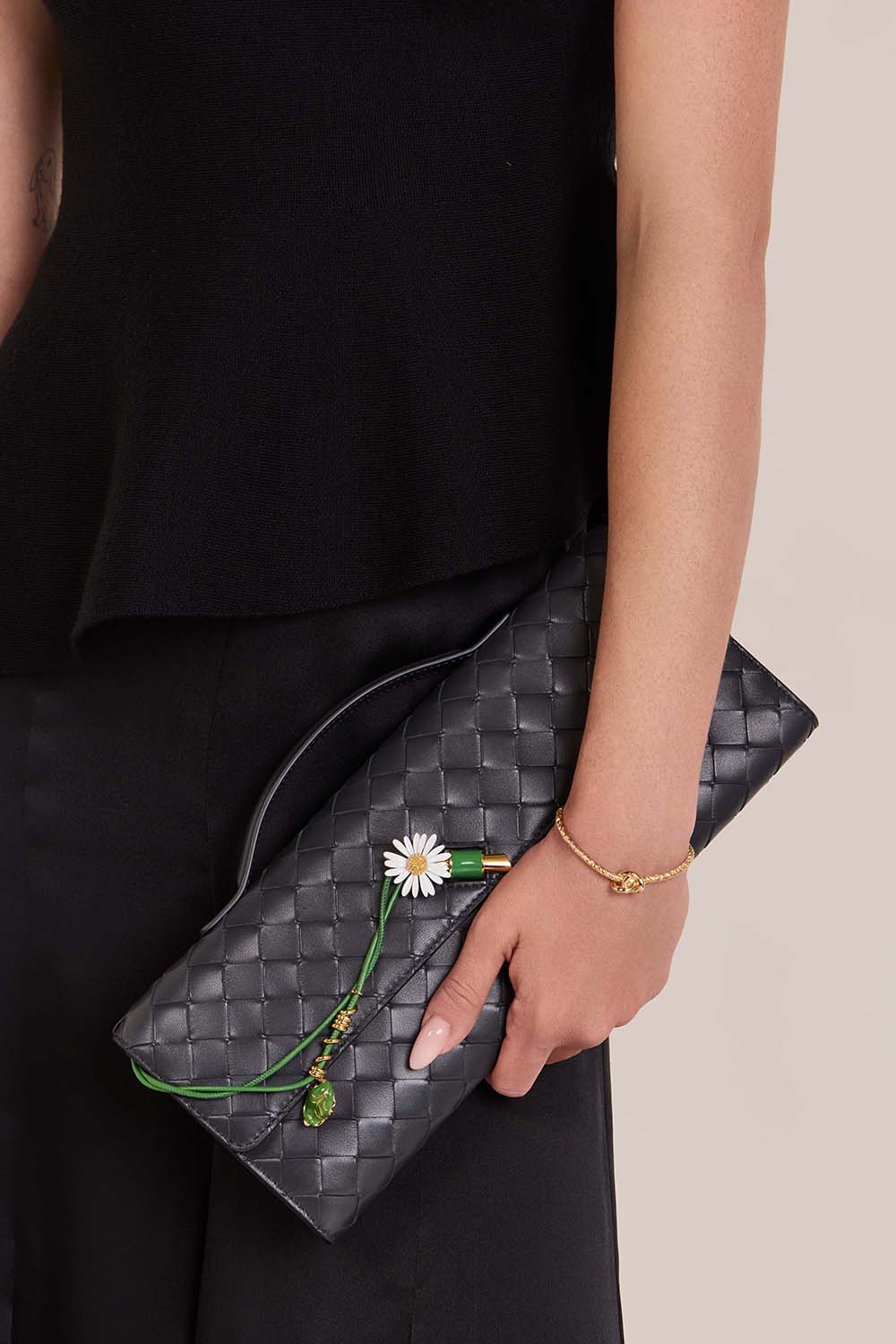 BOTTEGA VENETA תיק אנדיאמו קלאץ' דייזי