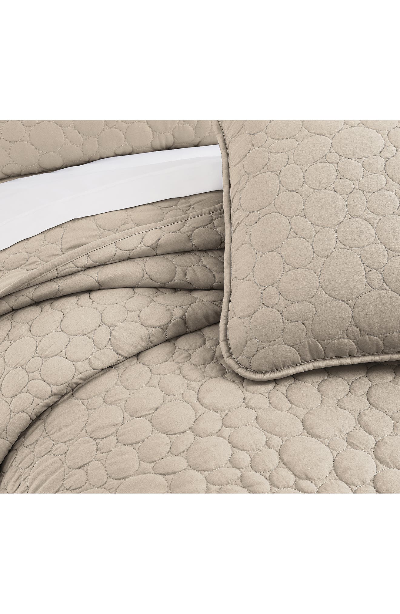 SOUTHSHORE FINE LINENS Pebble Embroidered Microfiber Oversize Quilt Set