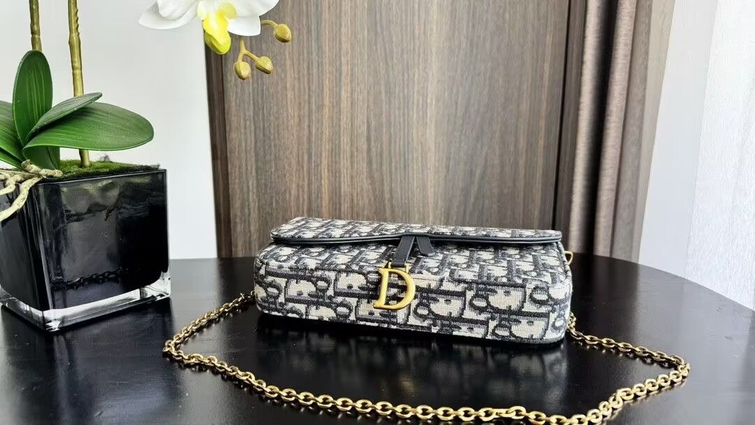 D*or medium saddle pouch with chain 21.5×13.5×4.5cm