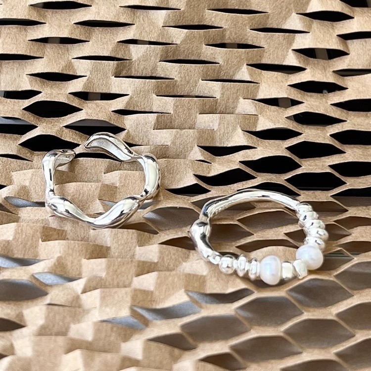 925 sterling silver pearl ring with silver accents, a unique and stylish design for women, exuding a sense of understated luxury, perfect for the index finger, and in an Instagram-inspired style