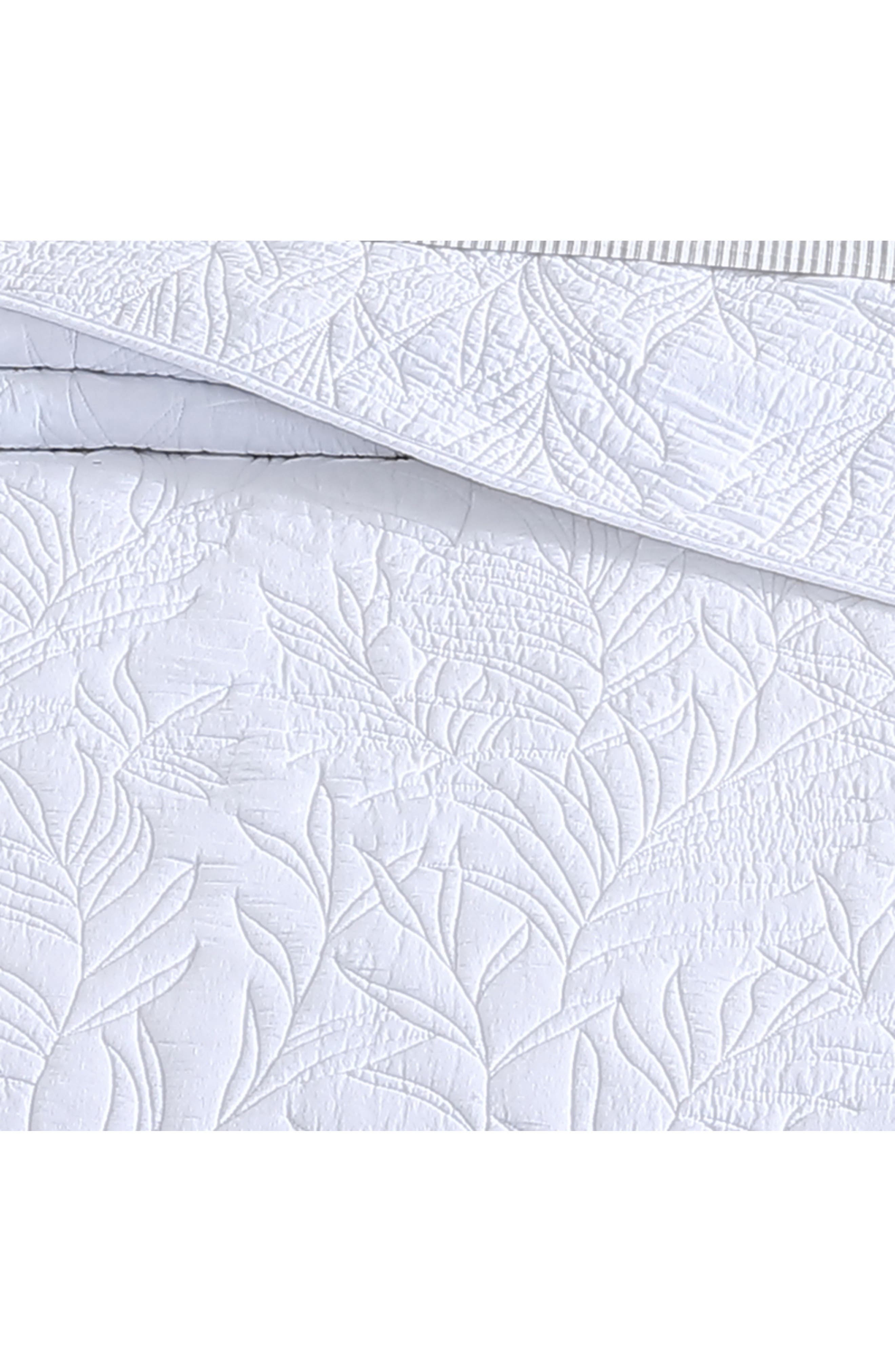 Tommy Bahama Solid Costa Quilt