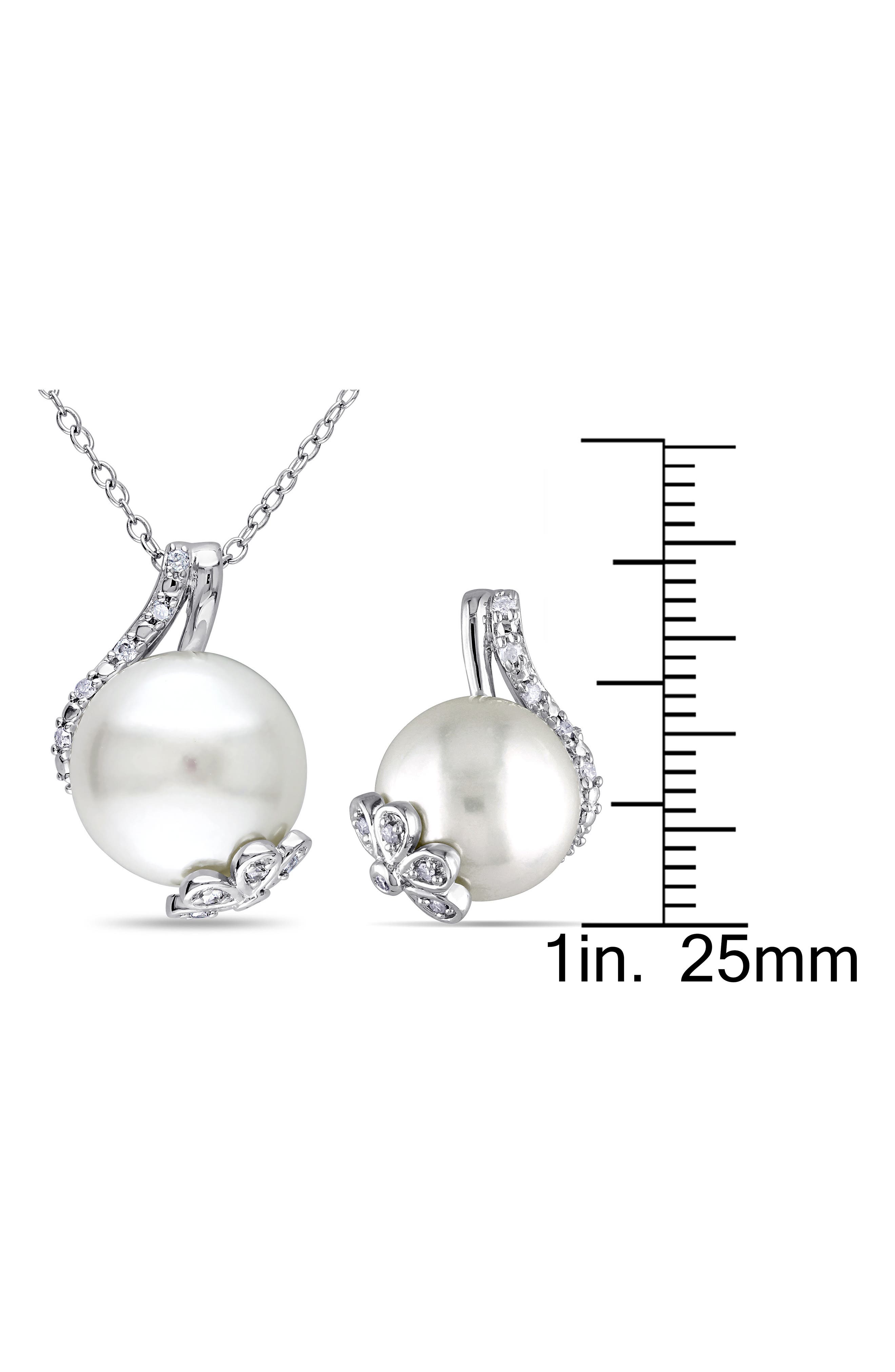 DELMAR Cultured Freshwater Pearl Pendant Necklace & Stud Earrings Set