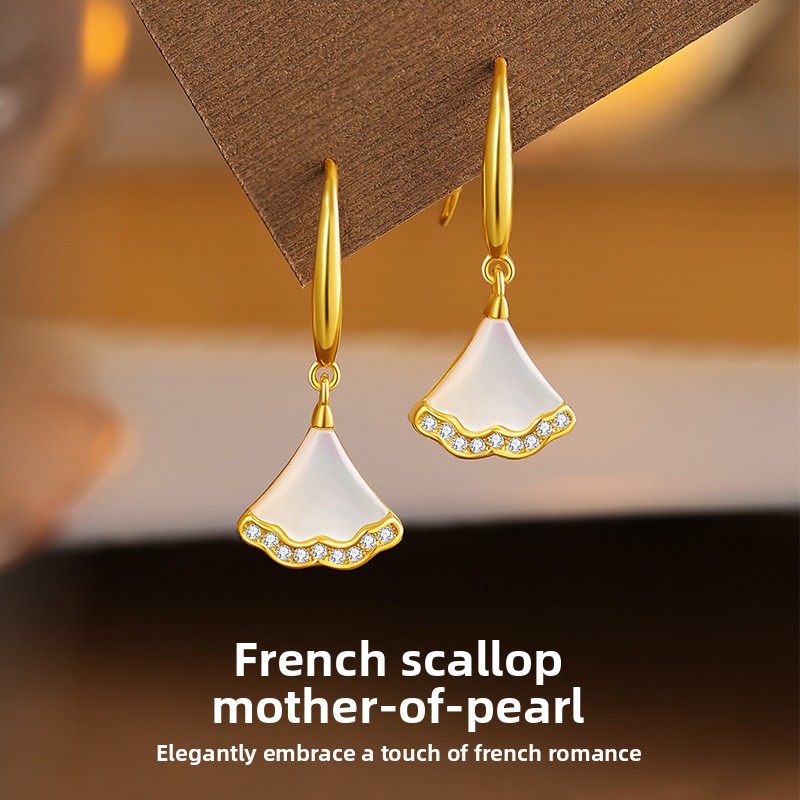 925 sterling silver fan-shaped mother-of-pearl ear hooks, French vintage style, small dress earrings, ins light luxury high-end earrings