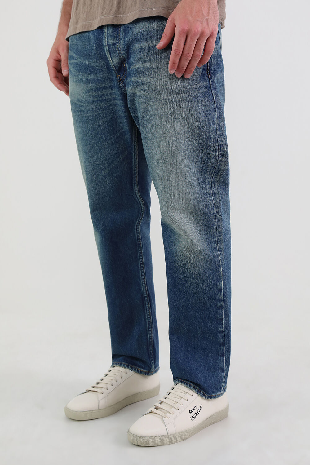 SAINT LAURENT סניקרס קורט קלאסיק