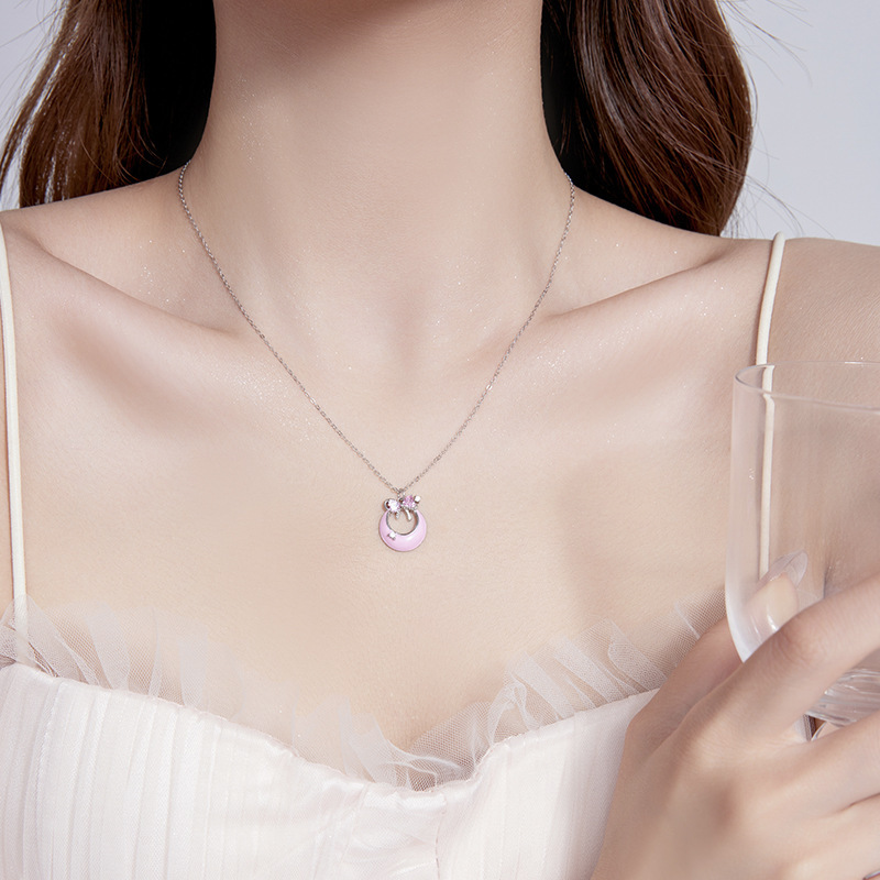 Original design: a butterfly-knot necklace for women, featuring a Korean-style, cute, and unique design, perfect for a youthful and romantic look, with a resin pendant