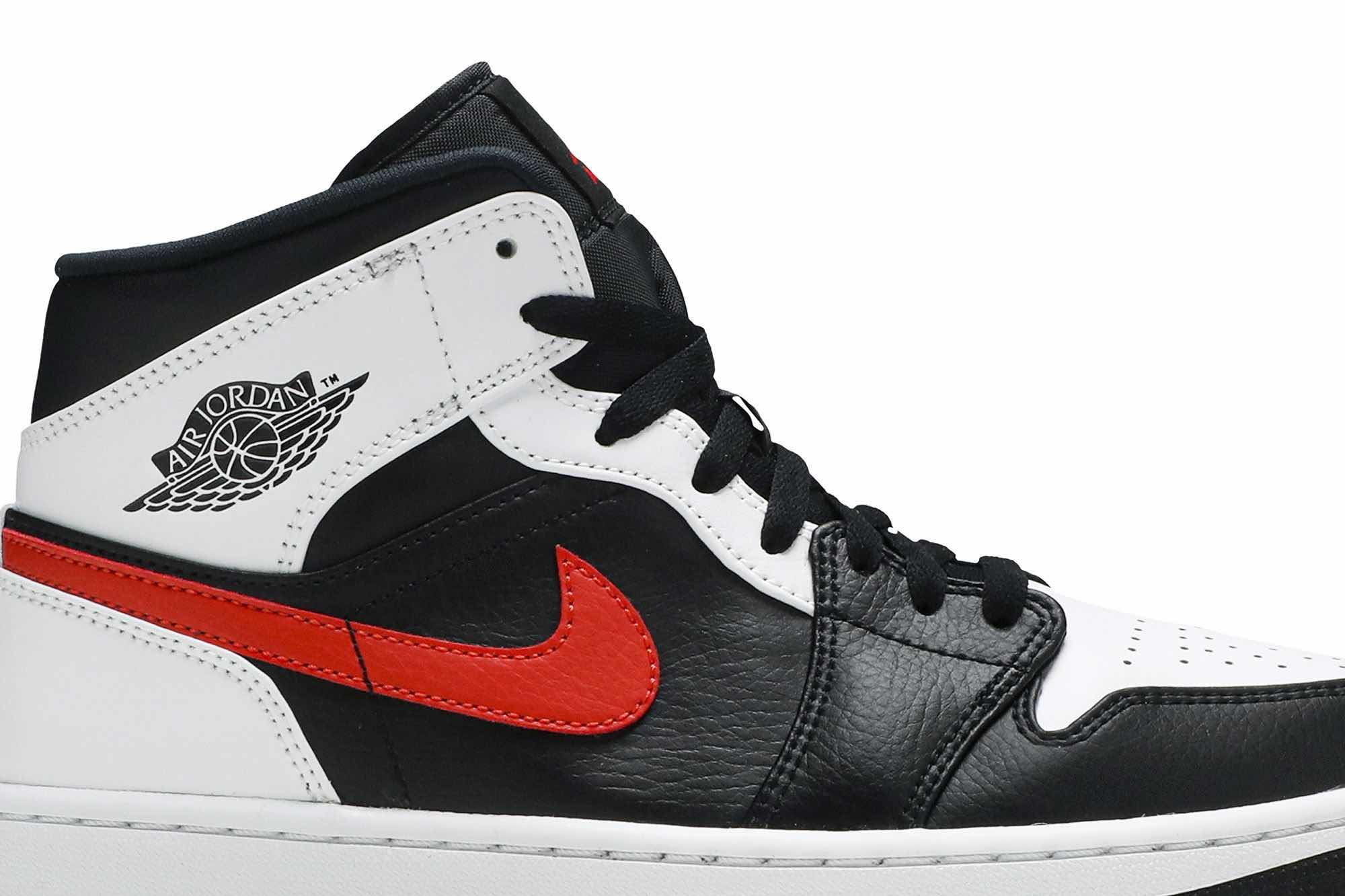 Air Jordan 1 Mid ‘Chile Red’ 554724-075