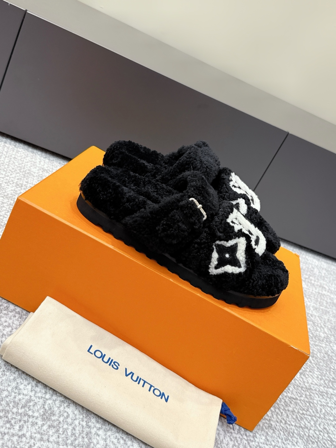 0411 New Breathable Loose Home Couple Logo Slippers