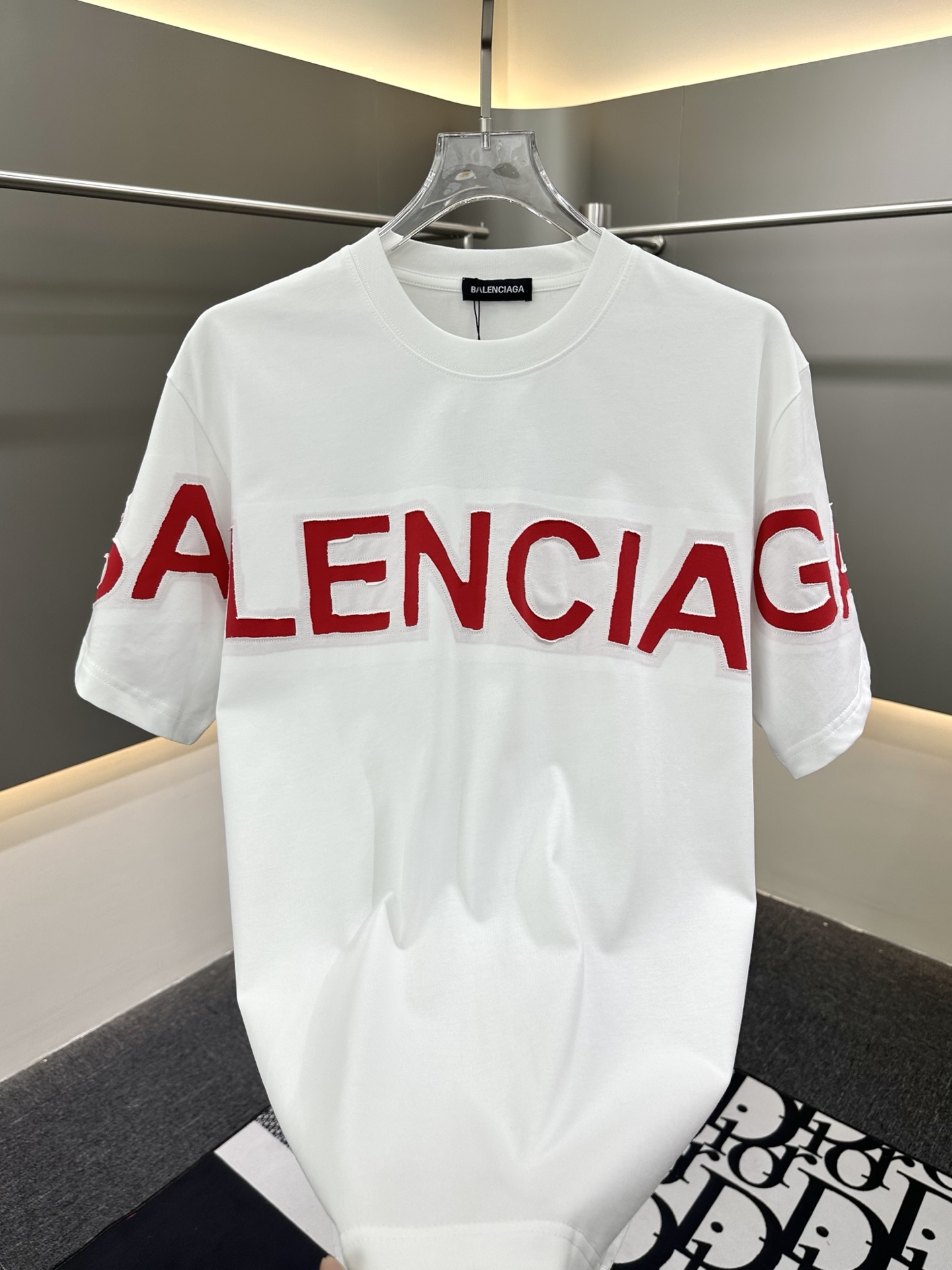 New high quality patch embroidery t-shirt