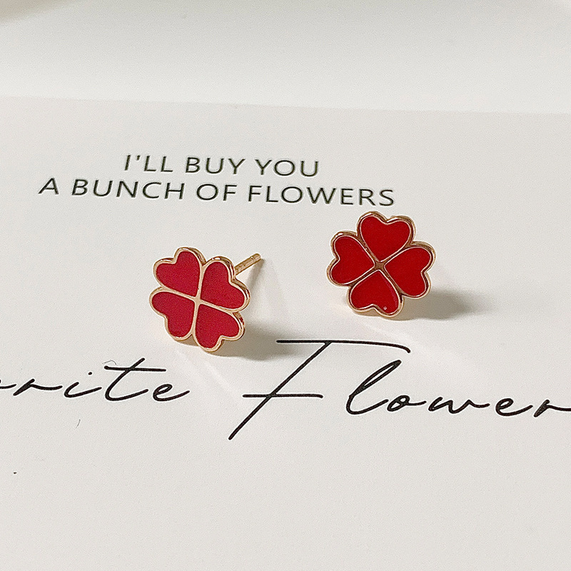 Temperature-sensitive lucky four-leaf clover earrings, made of 925 sterling silver, in a Korean style, minimalist design, heart-shaped, a niche and high-end earring