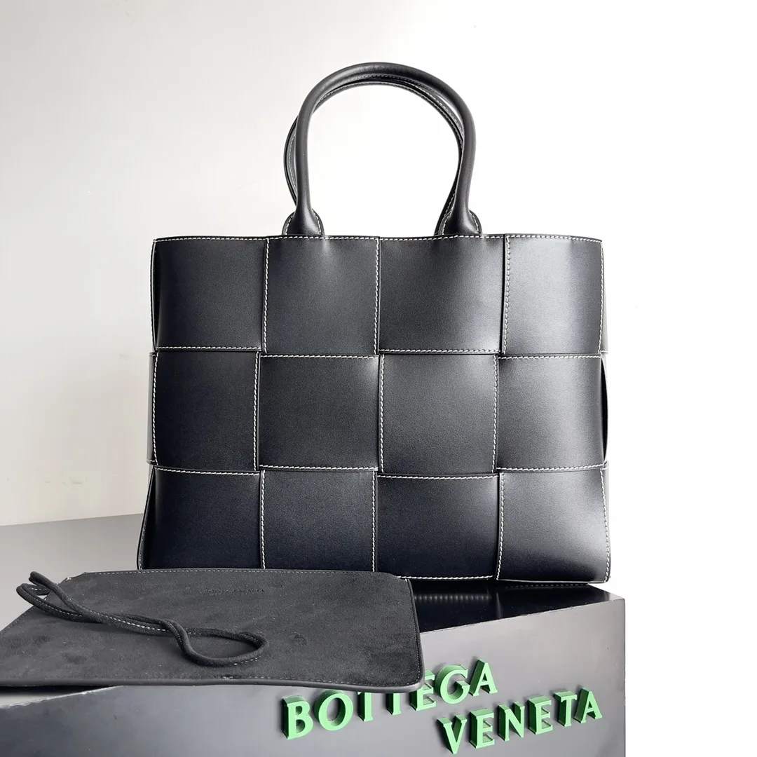 Bottega Veneta Shopper Tote Bag product photo from LabelPicks