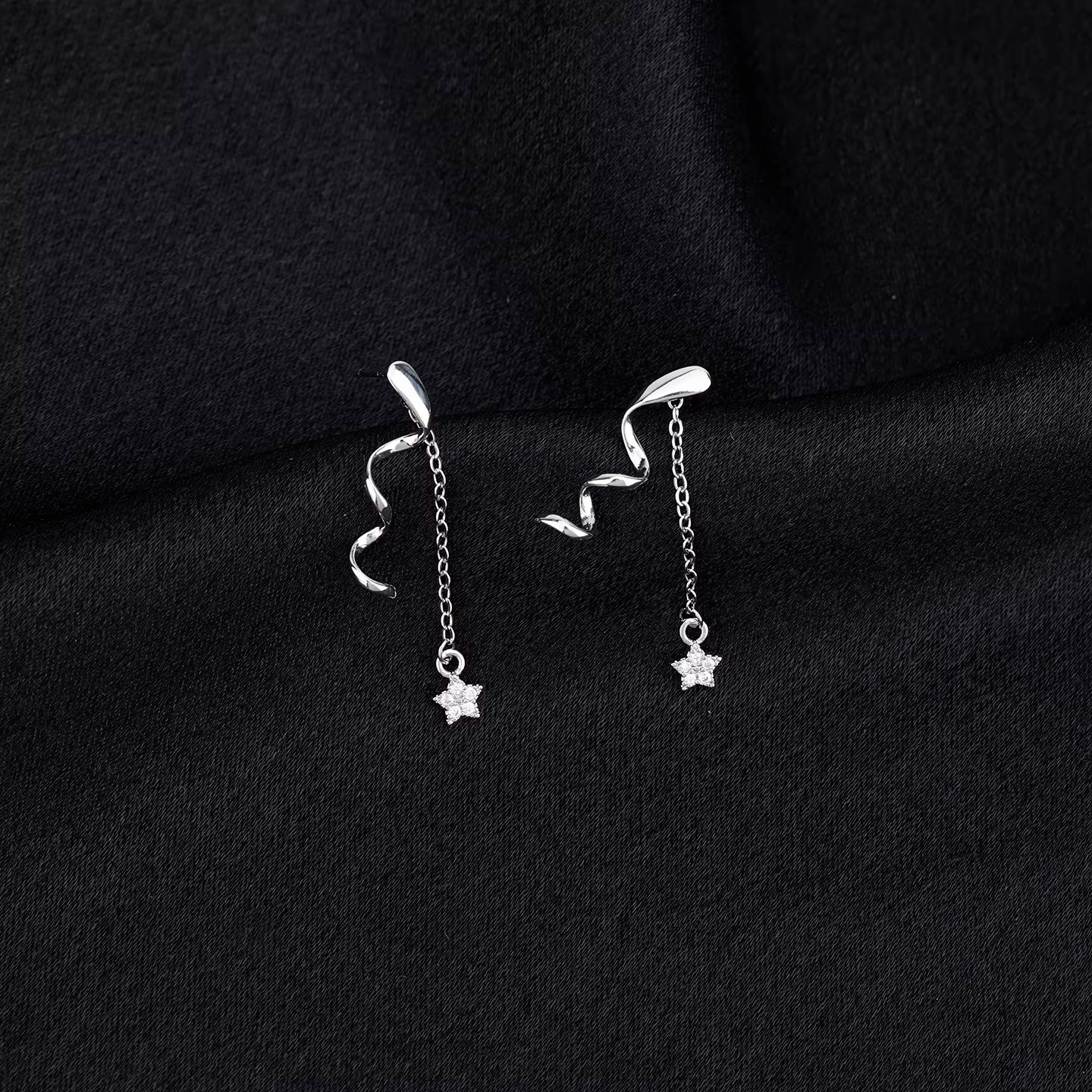 925 sterling silver spiral star tassel earrings for women, sparkling diamonds, high-end French light luxury earrings, simple design ear accessories