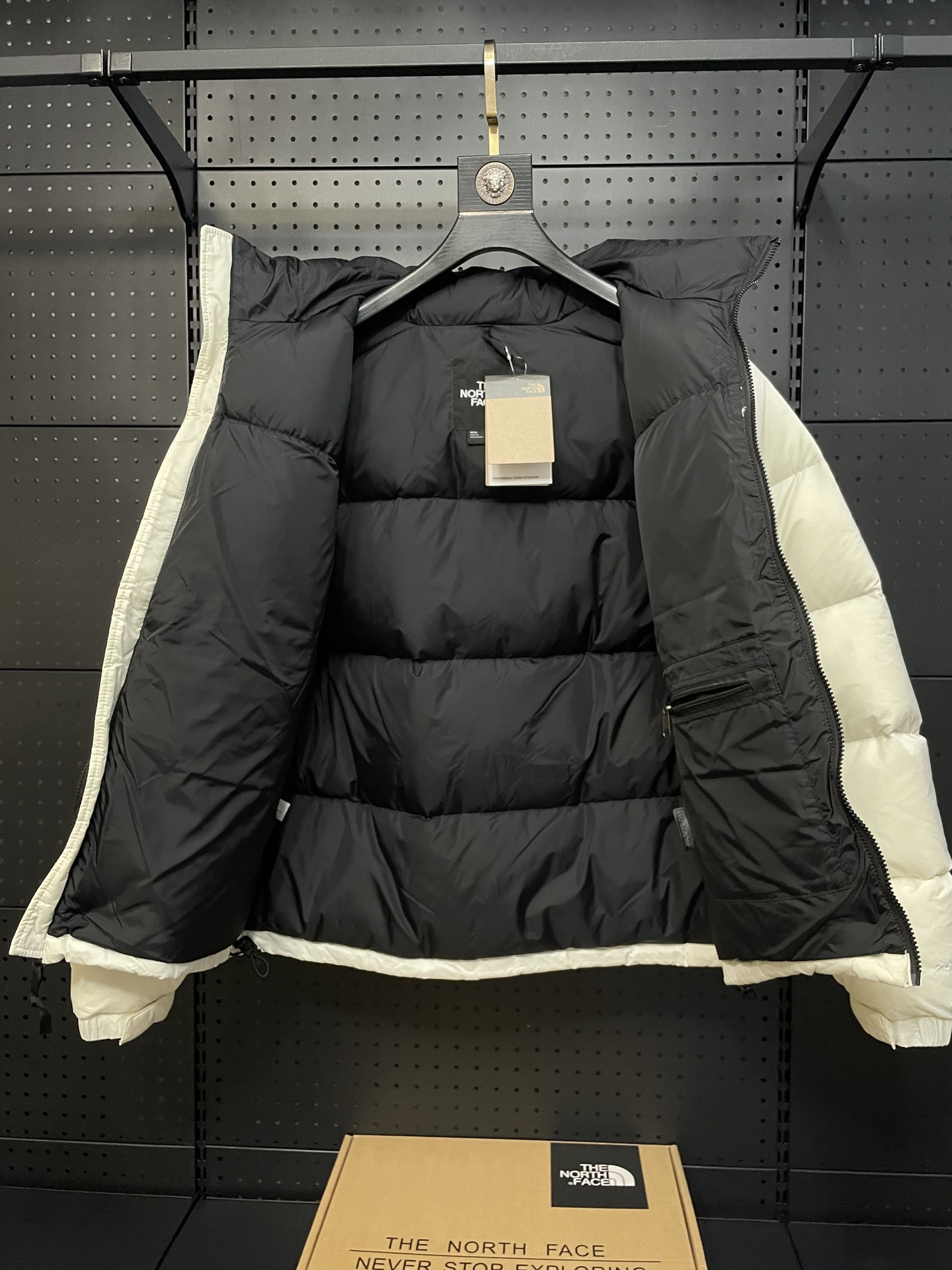 2025 latest leisure trend warm and comfortable ski windproof down jacket 0904