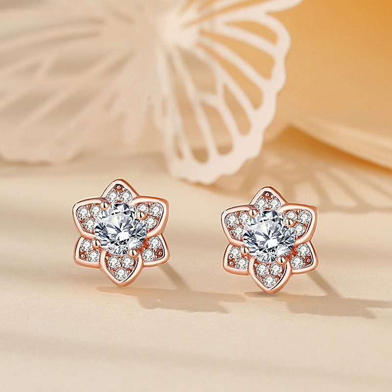 925 sterling silver weekly earrings, a touch of luxury and sophistication, featuring a four-leaf clover and eight-pointed star design, fashionable and elegant, perfect as a Valentine's Day gift