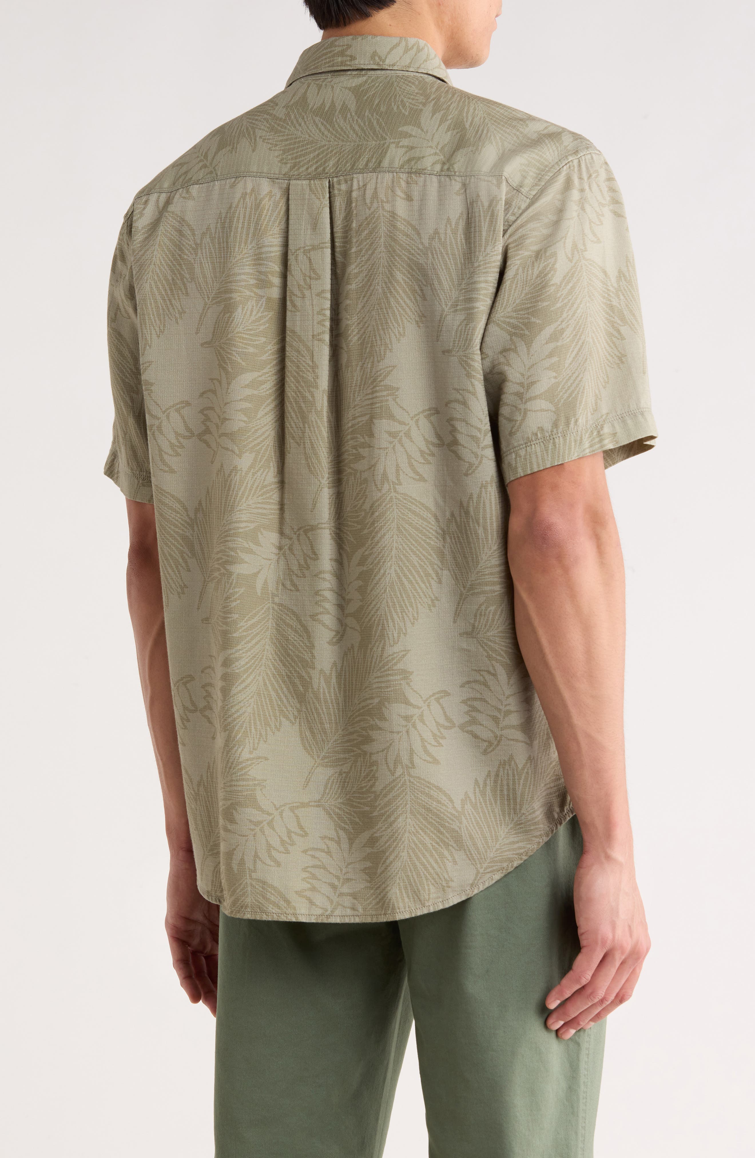 Tommy Bahama Luau Leaves Short Sleeve Button-Up Shirt