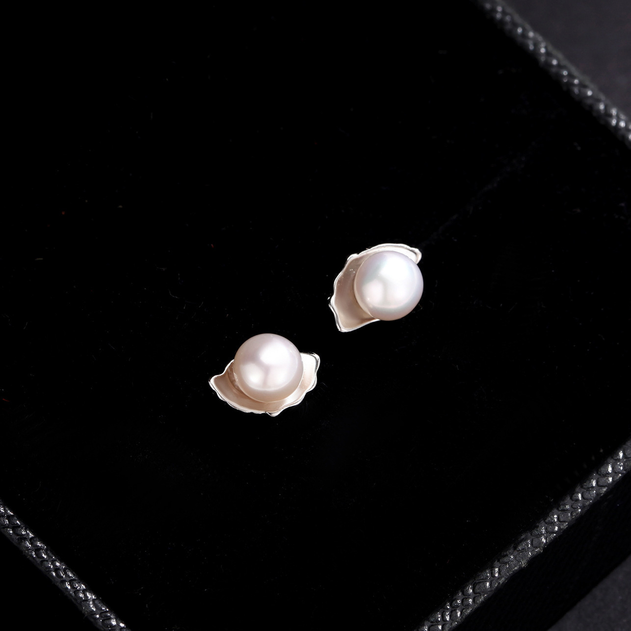 s925 sterling silver natural pearl earrings for women, ear-friendly, fashionable, simple, niche, versatile, small earrings
