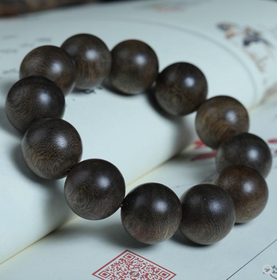 Natural fidelity old material Chen Xiang hand string men and women bracelet wooden Buddha beads text play level with fragrance