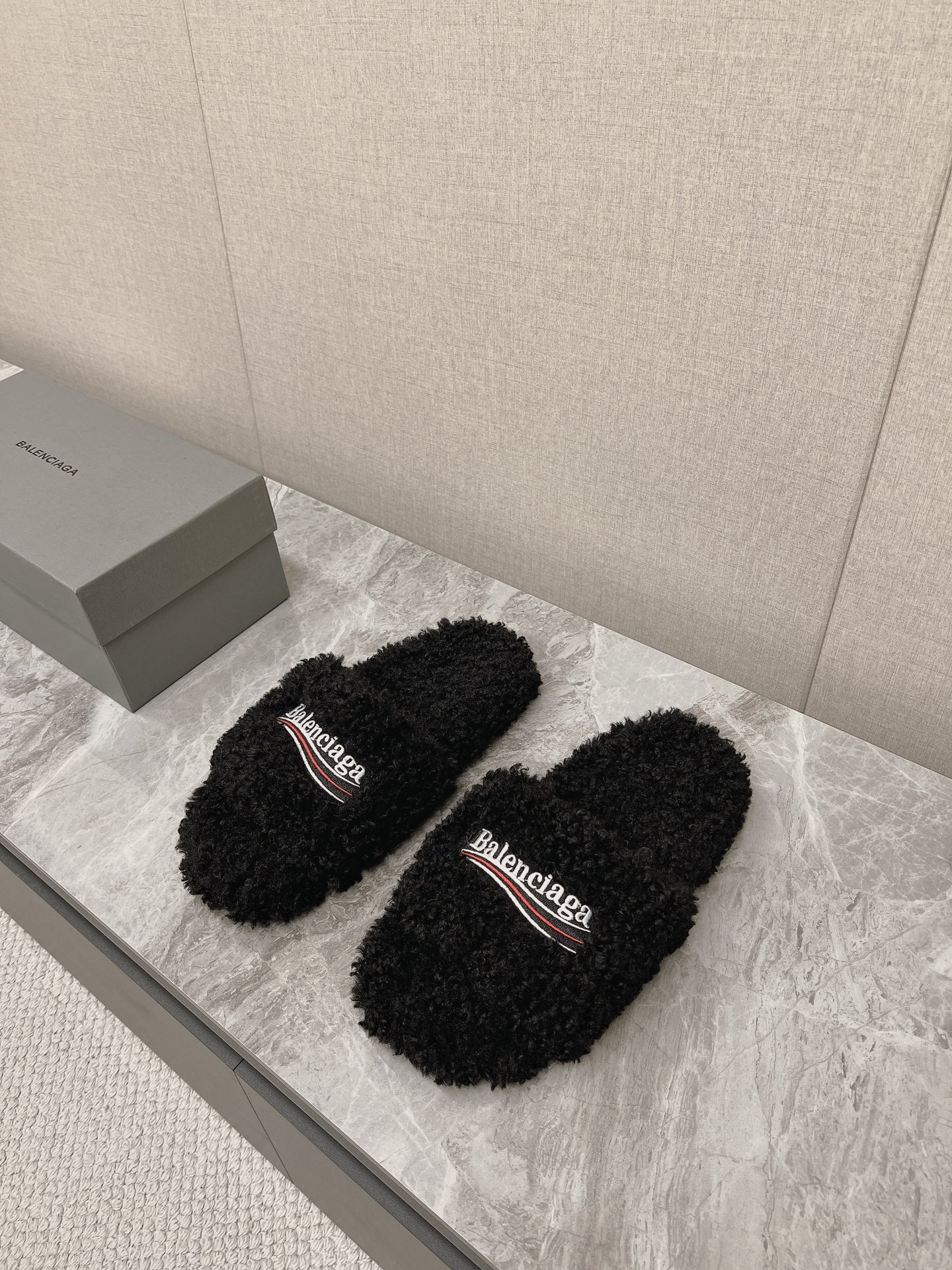 0411 New Breathable Loose Home Couple Logo Slippers