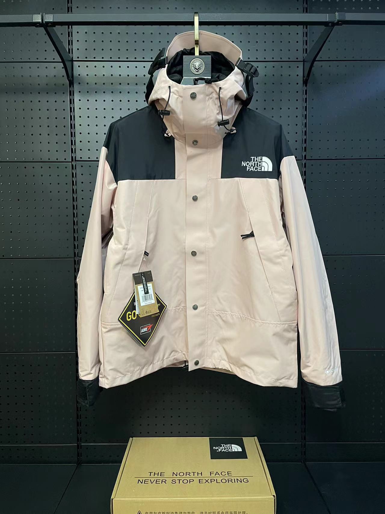 2025 latest trend warm comfortable mountaineering skiing windproof down jacket 0915