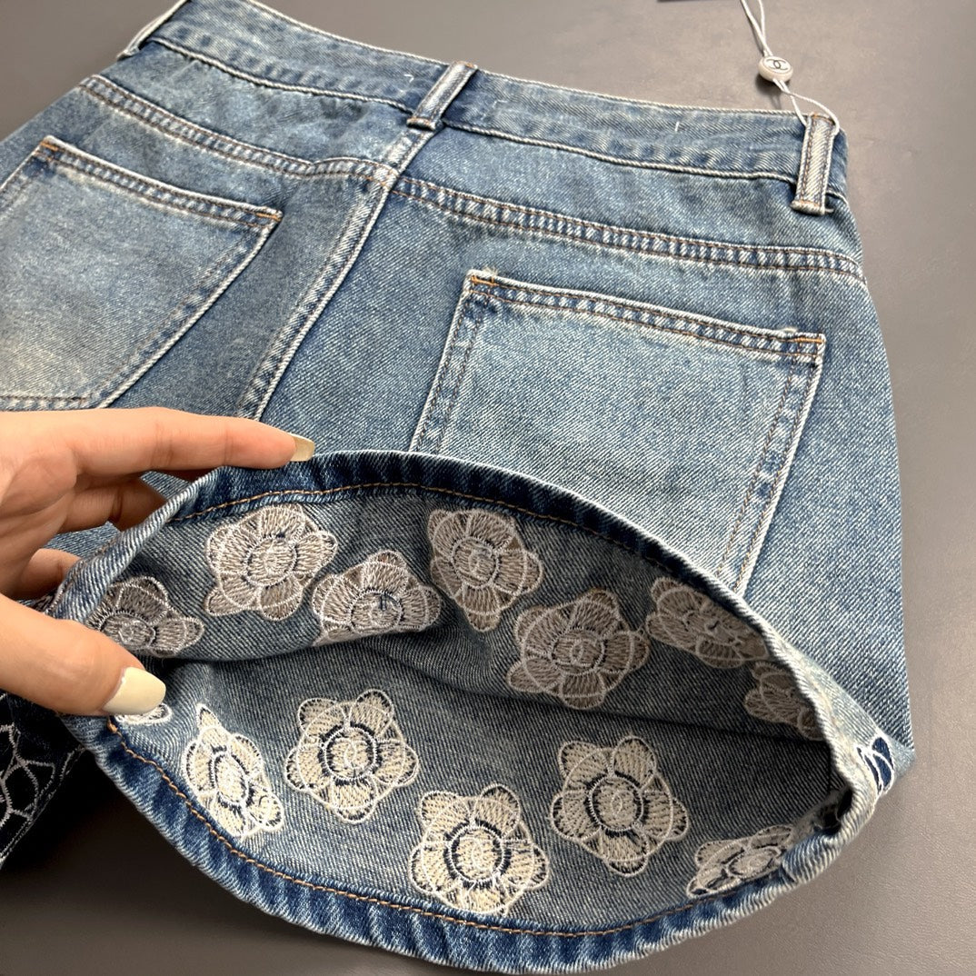 0528 Camellia embroidered denim shorts