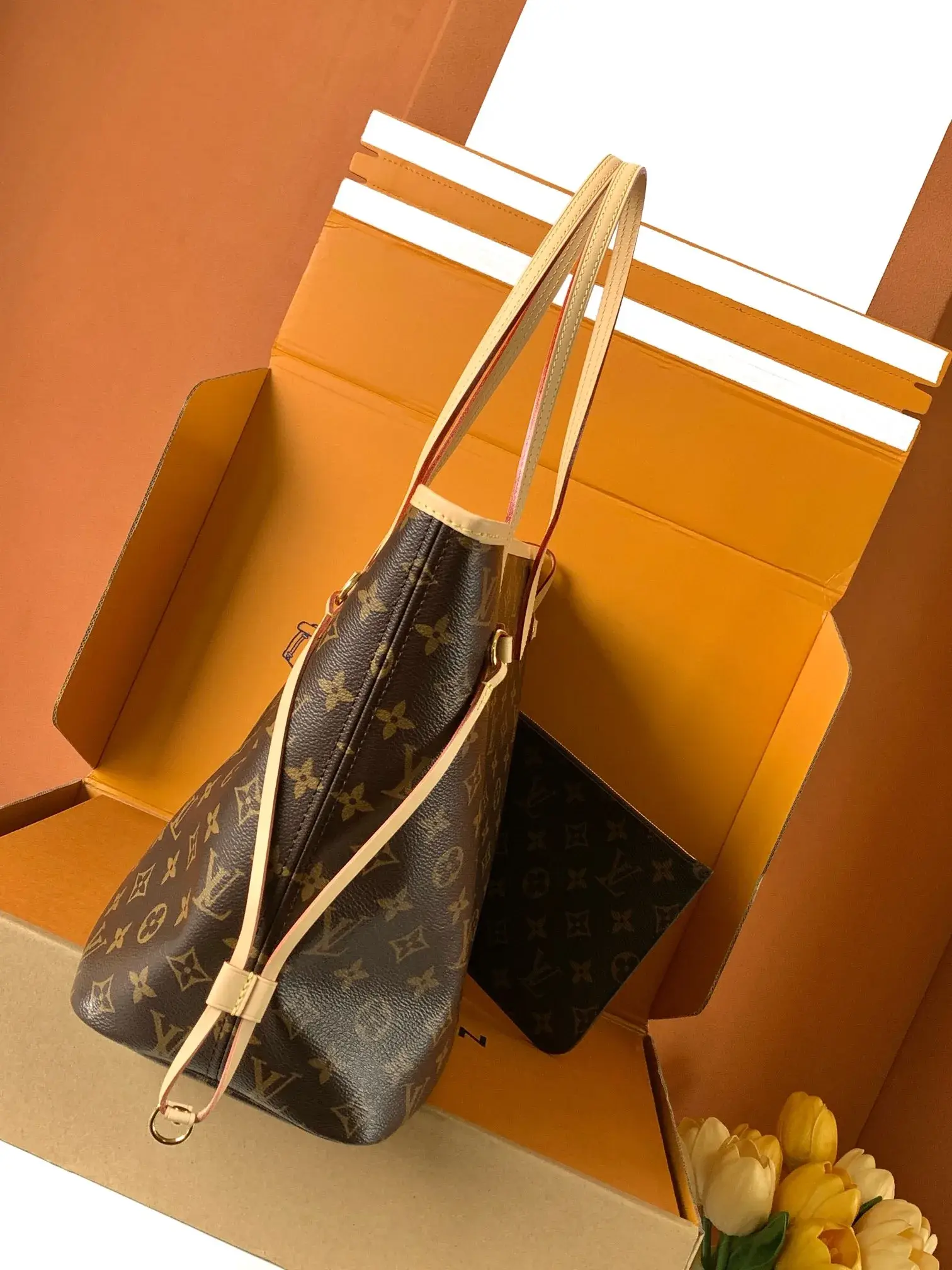 Louis Vuitton Neverfull Tote Bag product photo from LabelPicks