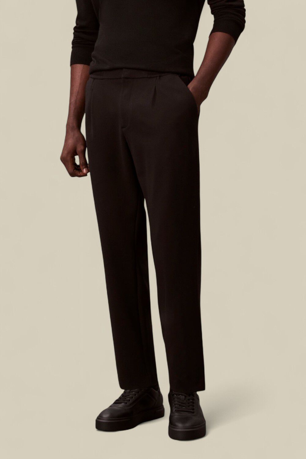 CALVIN KLEIN מכנסיים מחויטים