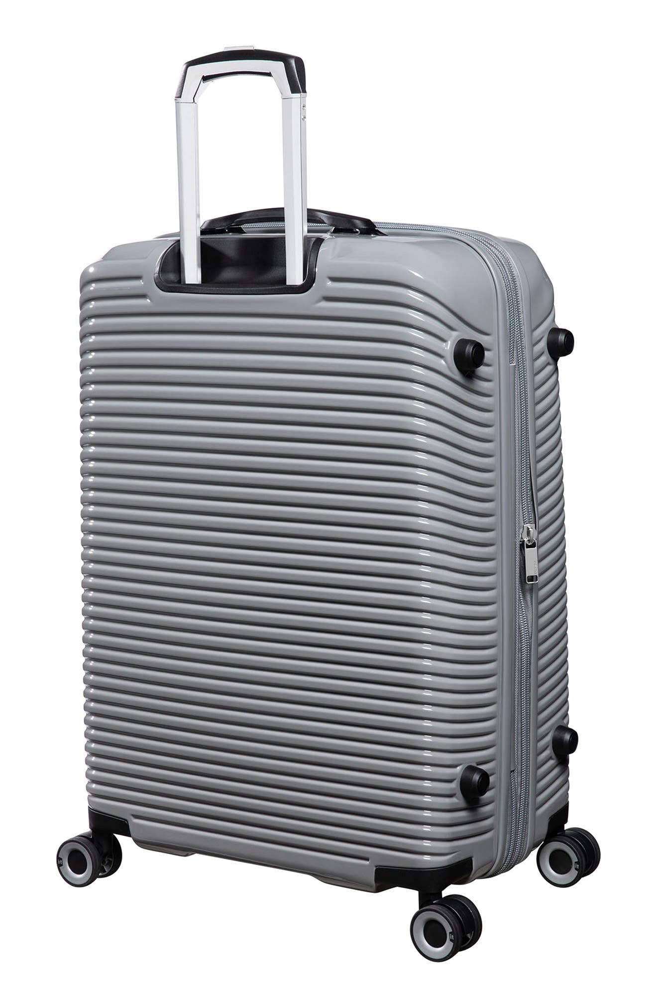 IT LUGGAGE Traversed 21-Inch Hardside Luggage