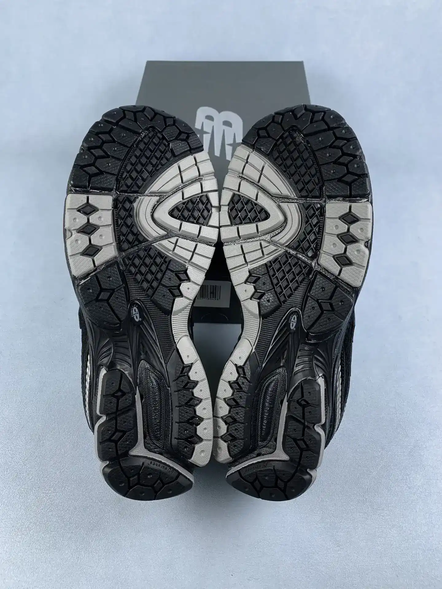 860v2 Shoes product photo from LabelPicks