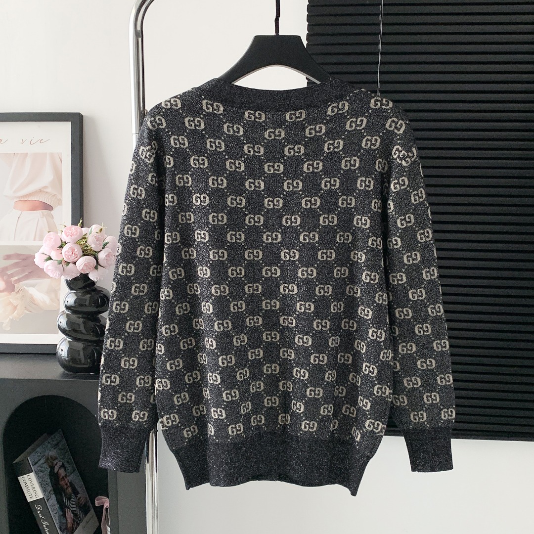 1021 Classic striped hooded sweater
