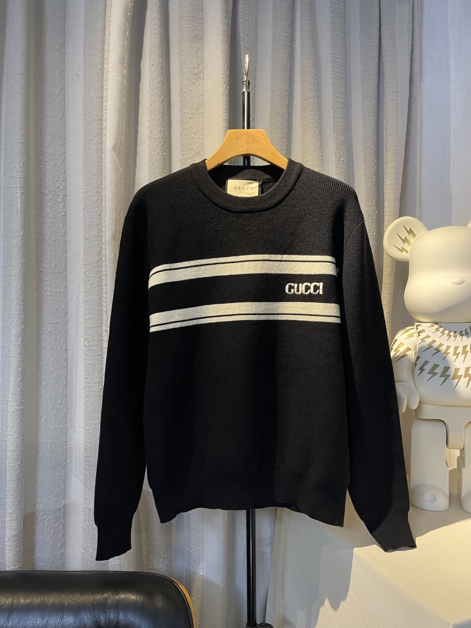 1021 Classic side letter sweater