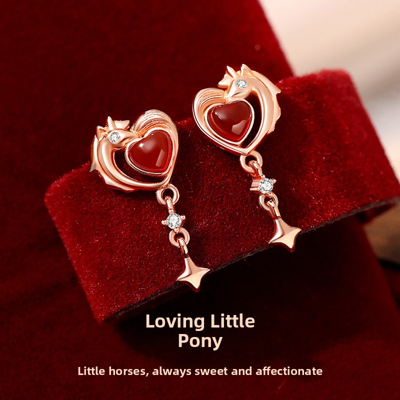 Original design, heart-shaped pony earrings for women, made of 925 sterling silver, featuring a new Chinese style, horse-themed design, and red agate accents, perfect as New Year's jewelry
