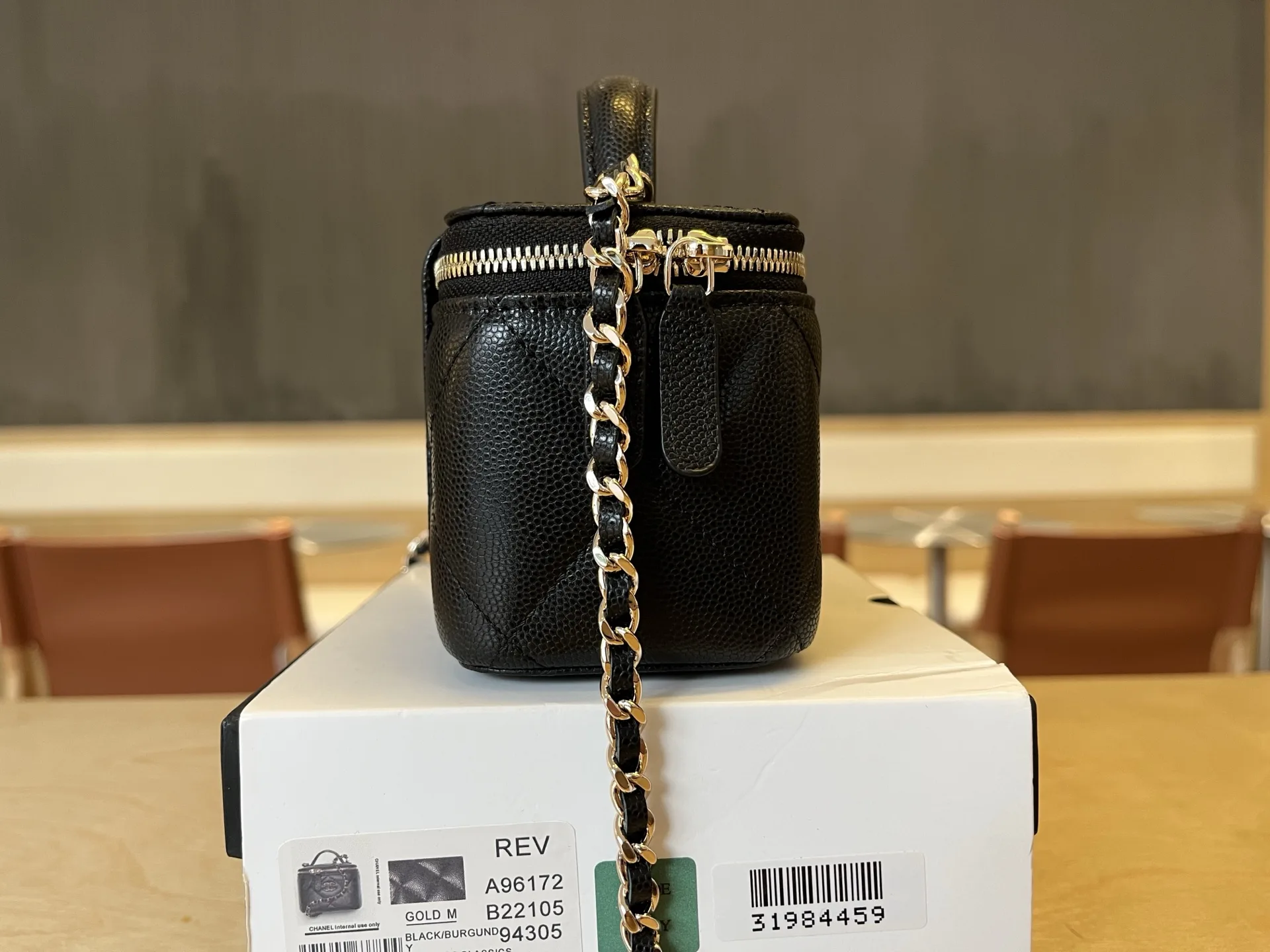 Chanel White Quilted Leather Shoulder Bag product photo from LabelPicks