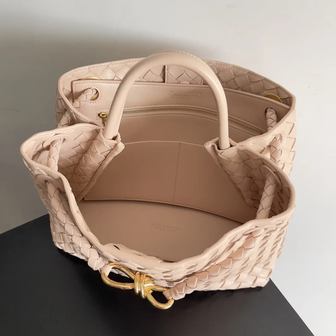Bottega Veneta White Andiamo Intrecciato Woven Leather Top Handle Bag product photo from LabelPicks