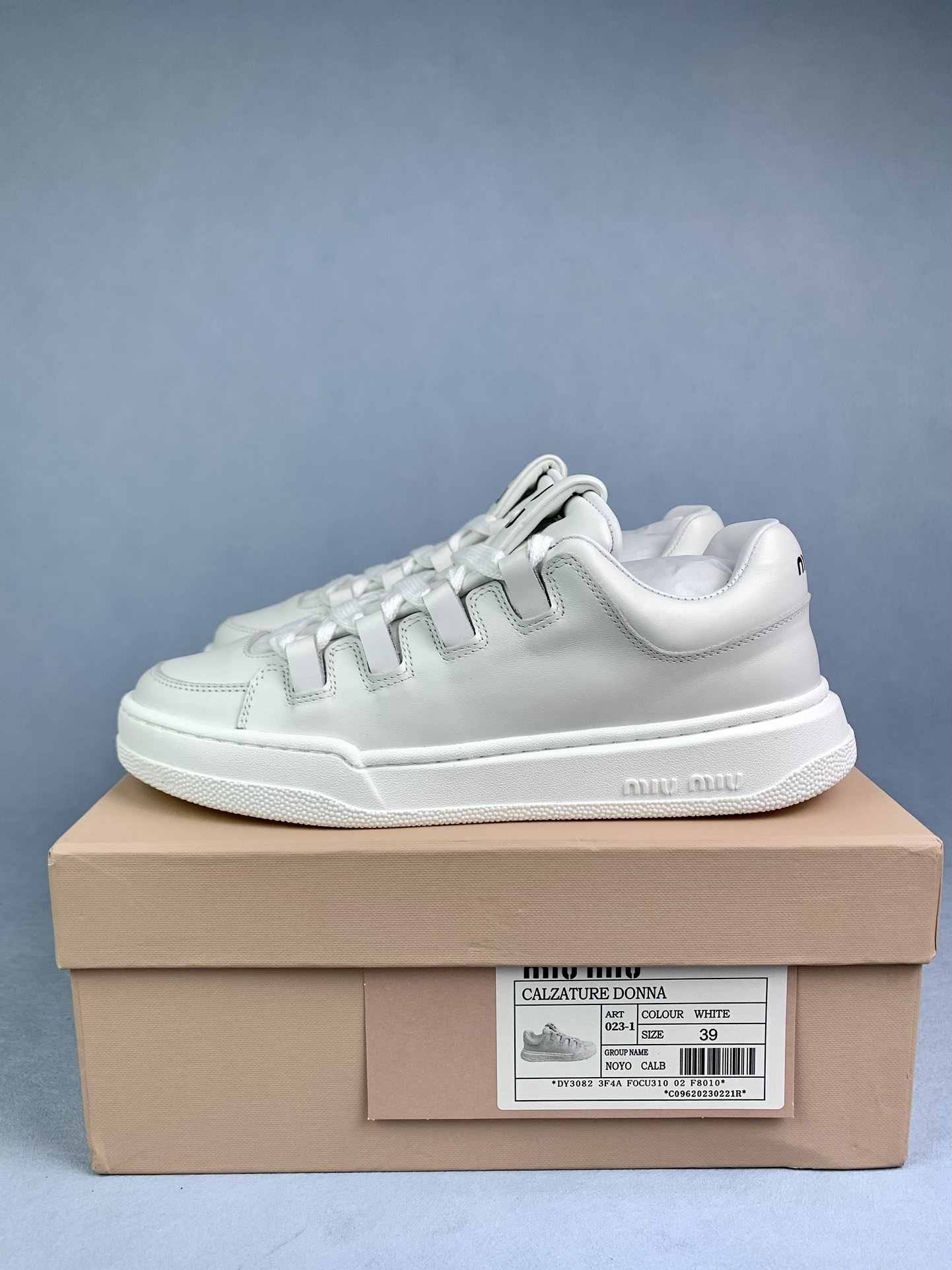 Leather sneakers