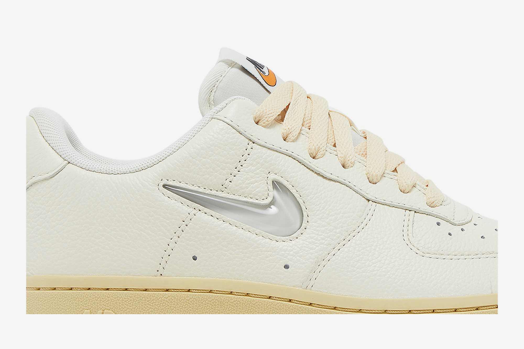 Nike Air Force 1 ’07 LX ‘Coconut Milk’ DO9456-100