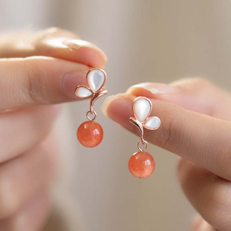925 sterling silver butterfly earrings with mother-of-pearl accents, in a French style, gentle and artistic, with a touch of elegance, small and delicate