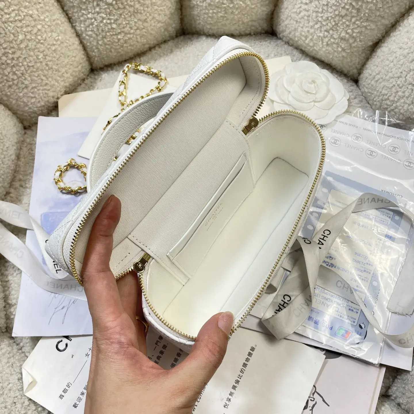 Chanel White Quilted Leather Crossbody Bag product photo from LabelPicks